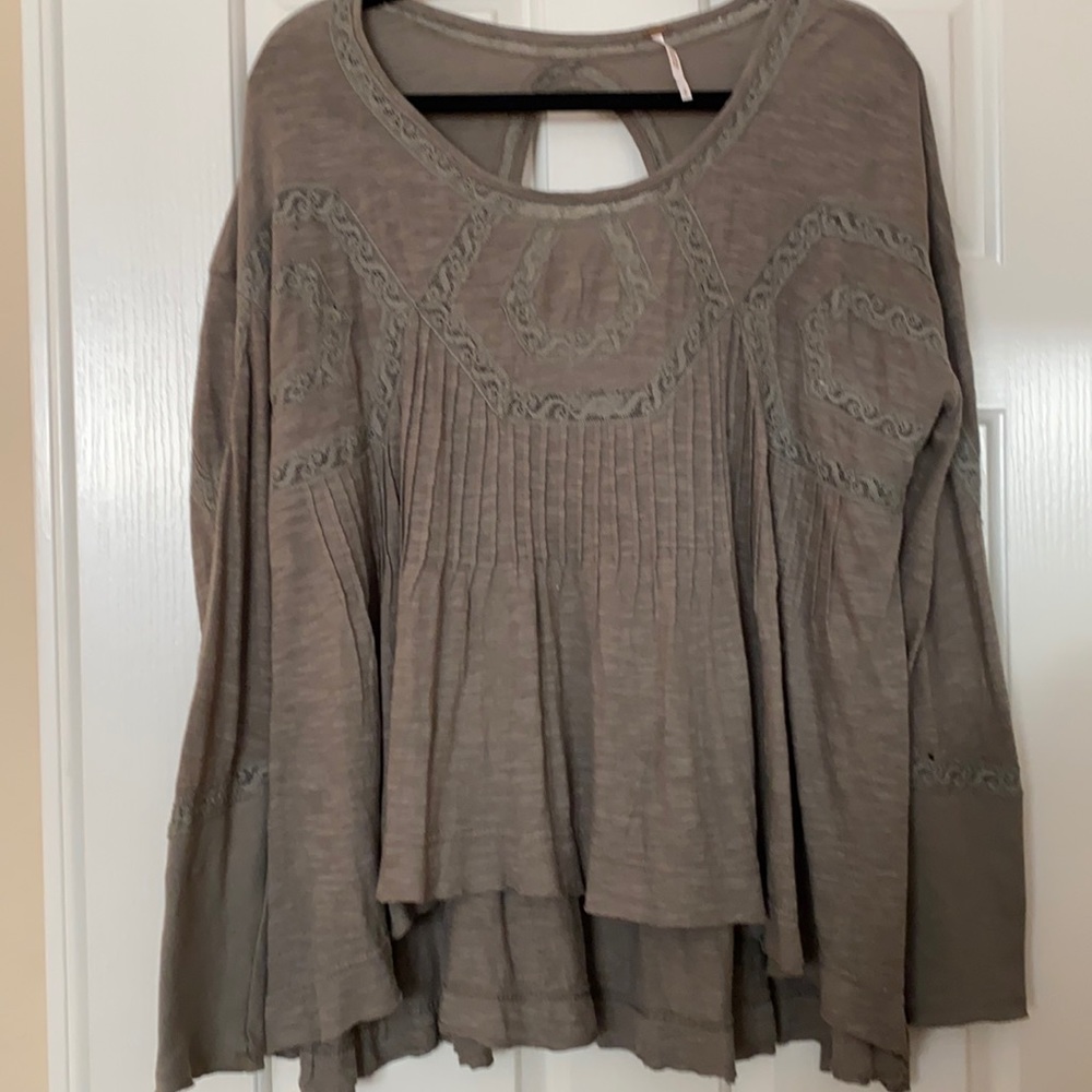 Long sleeve peep hole top.